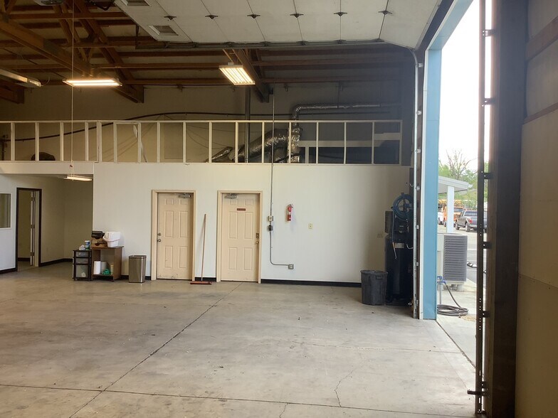 More Photos Of 1006 W Bruneau Ave, Kennewick Warehouse For Lease