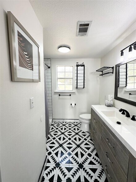 More Photos Of 22100 FM 150 W, Driftwood Office For Sale