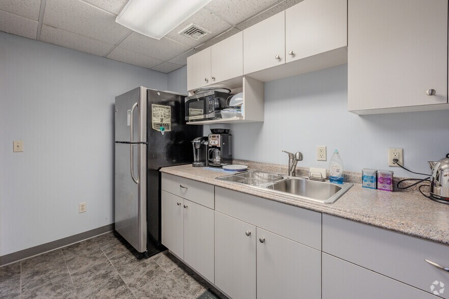 More Photos Of 384 Merrow Rd, Tolland Medical For Lease