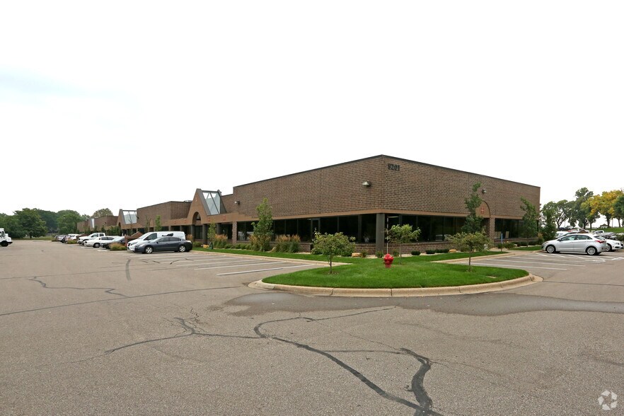 More Photos Of 9201 E Bloomington Fwy, Bloomington Distribution For Lease