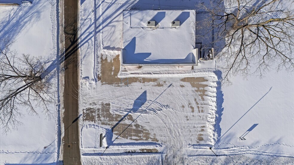 More Photos Of 8498 Wayne Rd, Romulus Convenience Store For Lease
