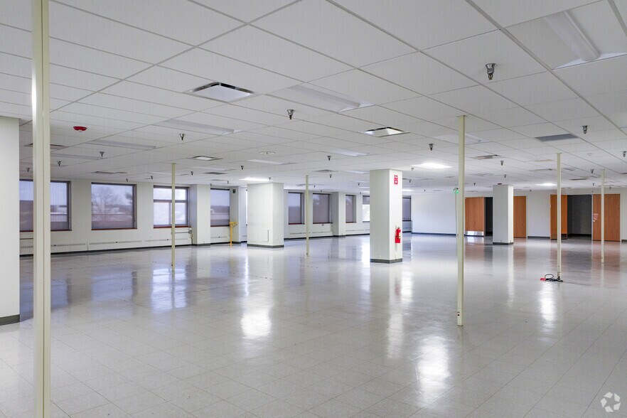 More Photos Of 615 Epsilon Dr, Pittsburgh Light Manufacturing For Sale