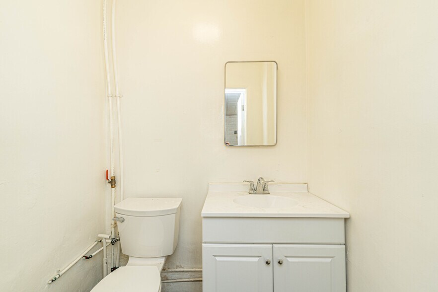 More Photos Of 947 N Vignes St, Los Angeles Warehouse For Sale