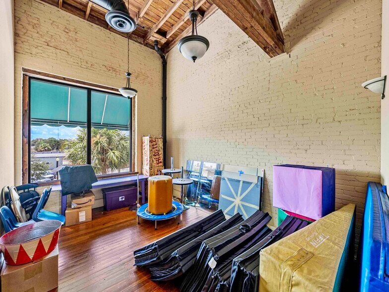 More Photos Of 247 E Stuart Ave, Lake Wales Storefront For Lease