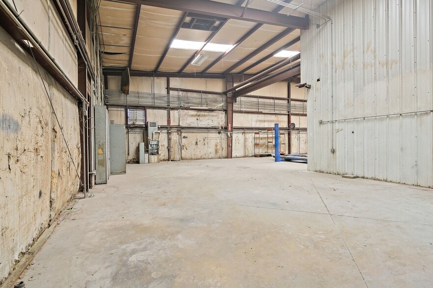More Photos Of 918 Pulaski Hwy, Havre De Grace Warehouse For Lease
