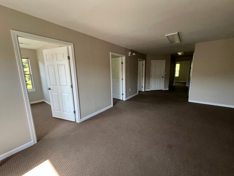 More Photos Of 8849 Brookside Ave, West Chester Office For Lease