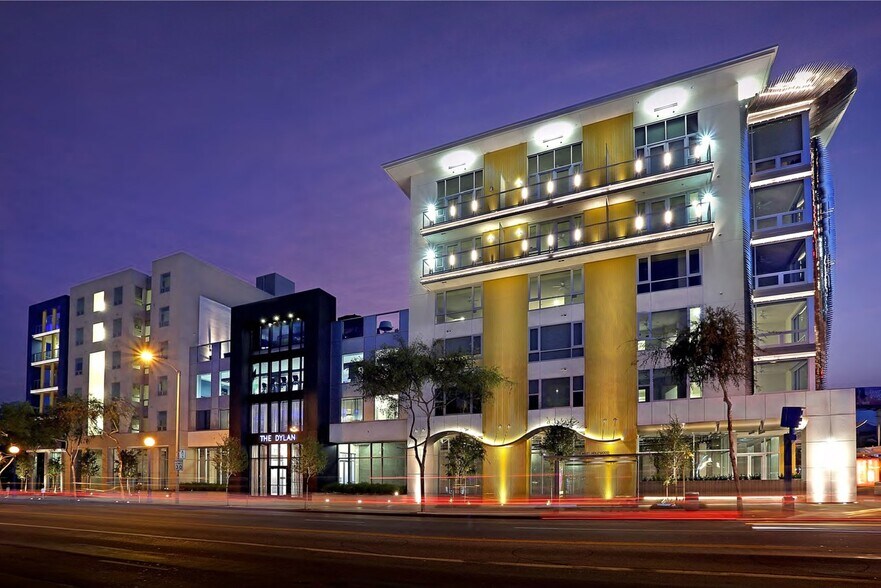 More Photos Of 7111 Santa Monica Blvd, West Hollywood Apartments For Lease