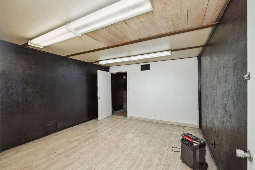 More Photos Of 616-620 N Fulton St, Fresno Office Residential For Sale