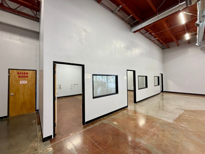 More Photos Of 10800 SE 82nd Ave, Happy Valley Storefront Retail Office For Sale