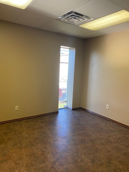 More Photos Of 8248 W Reno Ave, Oklahoma City Warehouse For Lease