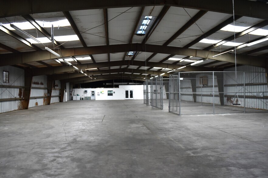 More Photos Of 355 E Douglas Rd, Oldsmar Warehouse For Lease