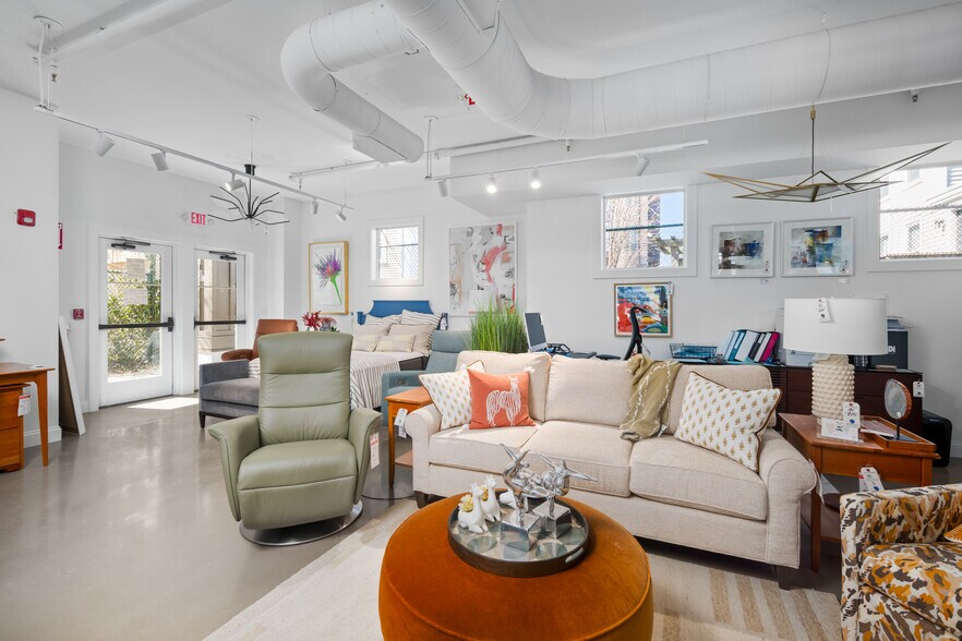 More Photos Of 40 Bridge St, Portsmouth Storefront Retail Residential For Sale