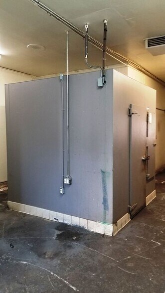 More Photos Of 14511 Victory Blvd, Van Nuys Restaurant For Lease