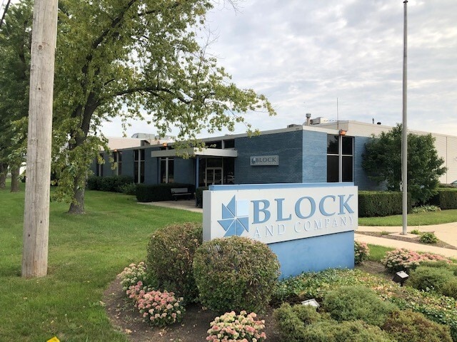 More Photos Of 1111 S Wheeling Rd, Wheeling Warehouse For Lease