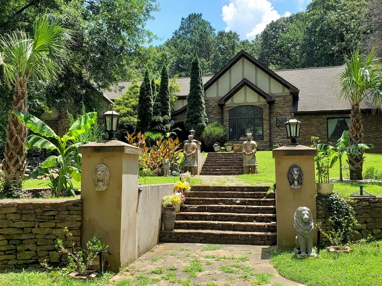 More Photos Of 3000 Cathedral Pl, Decatur Movie Radio TVStudio For Sale