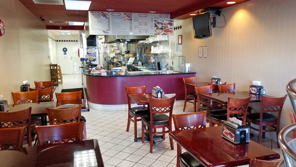More Photos Of 21777-21949 Ventura Blvd, Woodland Hills Unknown For Lease