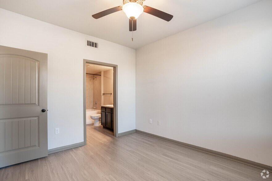 More Photos Of 5751 Greenhouse Rd, Katy Apartments For Lease