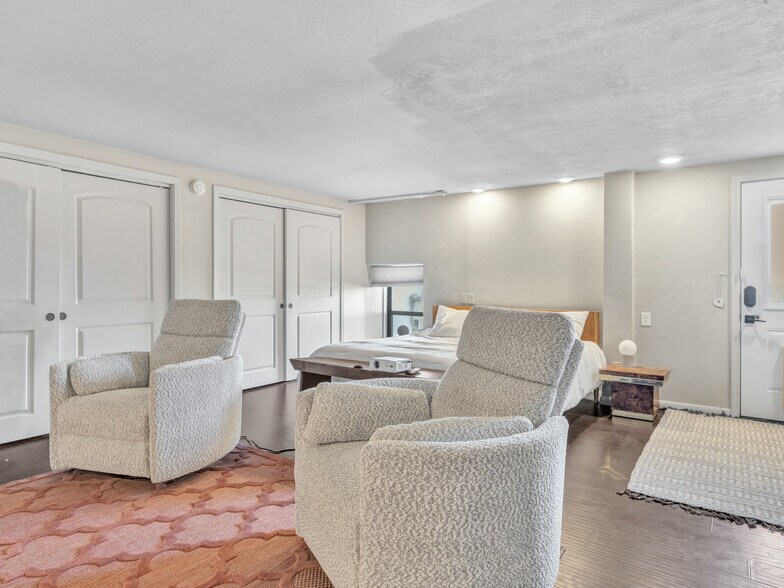 More Photos Of 106 W Main St, Pilot Point Storefront For Sale