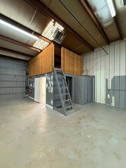 More Photos Of 2650 Old Louetta Loop, Spring Warehouse For Lease
