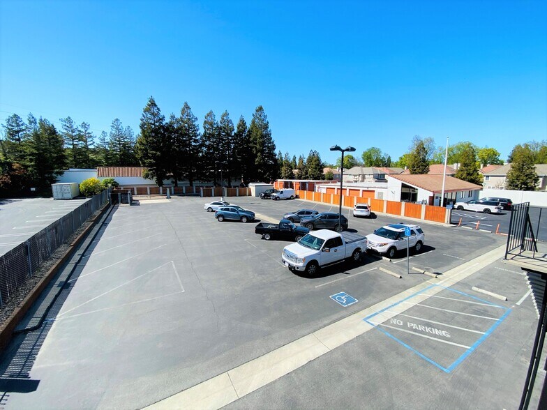 More Photos Of 12333 Saratoga Sunnyvale Rd, Saratoga Storefront Retail Office For Lease