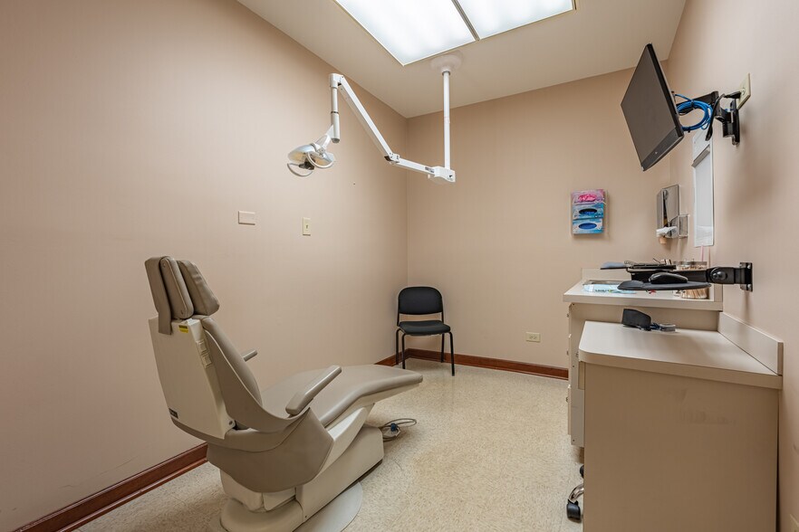 More Photos Of 302 N Hammes Ave, Joliet Medical For Lease