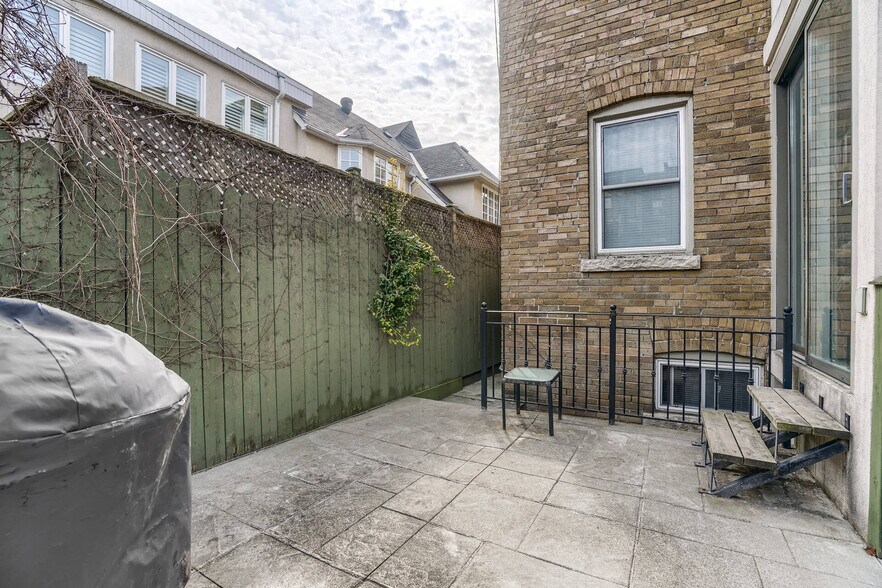 More Photos Of 4 Oriole Gdns, Toronto Apartments For Sale