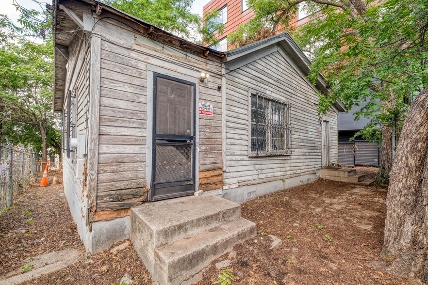 More Photos Of 911 E 6th St, Austin Freestanding For Sale