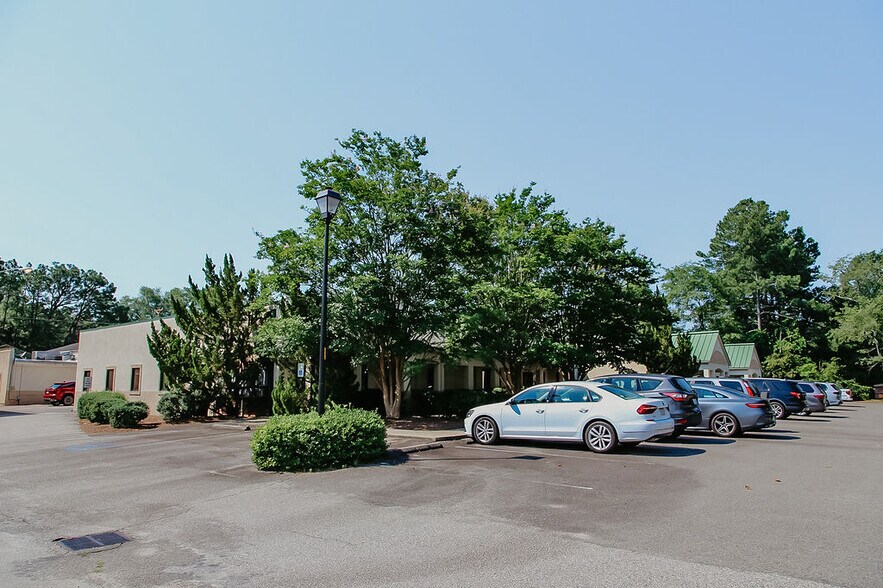 More Photos Of 670 SW Broad St, Southern Pines Office For Lease