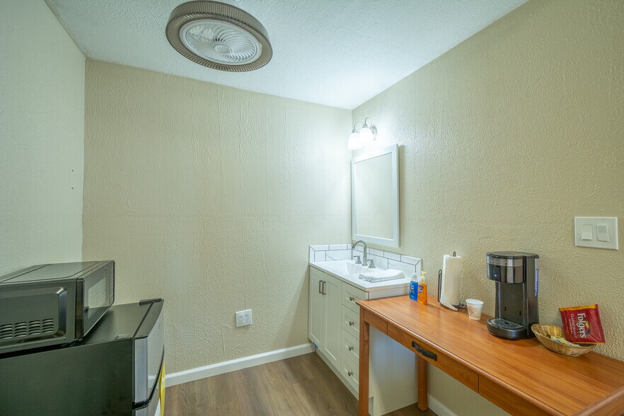 More Photos Of 2306 Sudderth Dr, Ruidoso General Retail For Lease