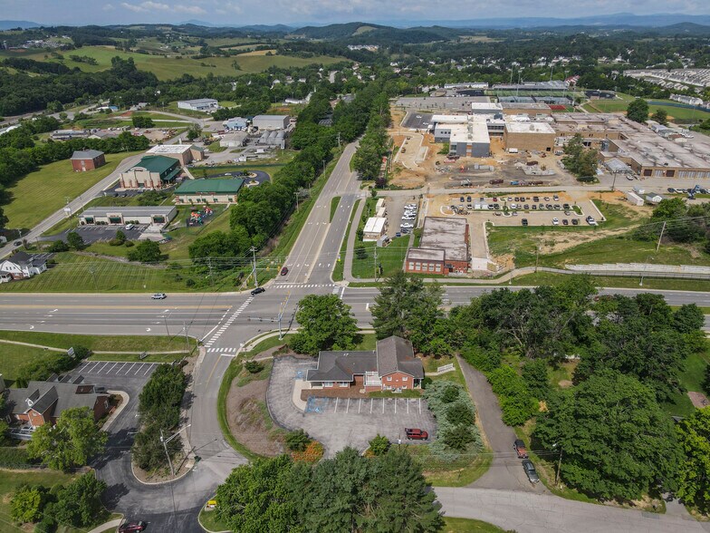 More Photos Of 1201 Elm St, Christiansburg Office For Sale