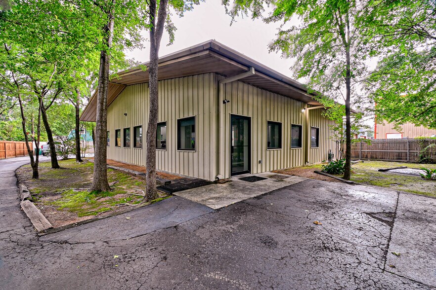 More Photos Of 122 Heatherwood Dr, Spring Loft Creative Space For Lease