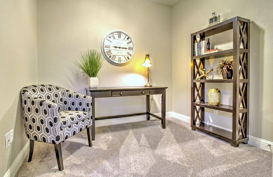 More Photos Of 401 E Pearl St, Granbury Apartments For Sale