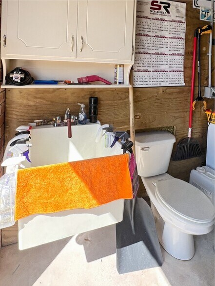More Photos Of 509 1st St, Granite Carwash For Sale