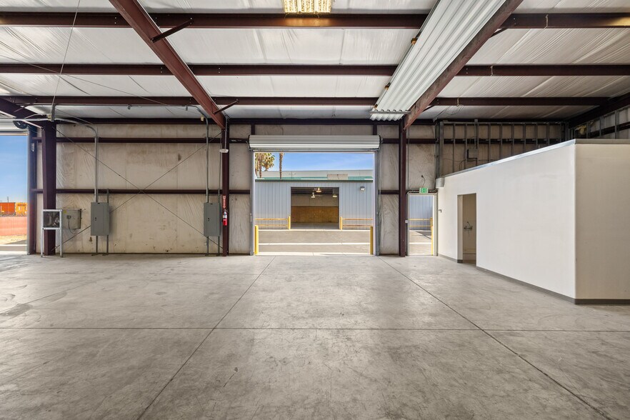 More Photos Of 138 Coremark Ct, Bakersfield Service For Lease