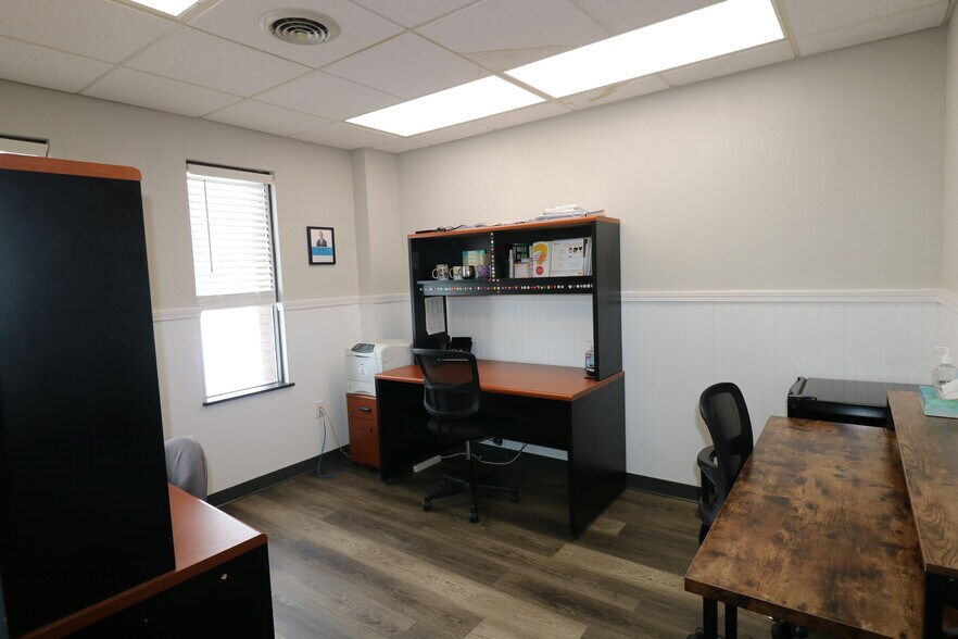 More Photos Of 34 Executive Dr, Norwalk Medical For Lease