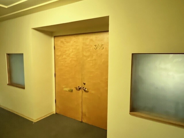 More Photos Of 100 N Chestnut St, Champaign Office For Lease