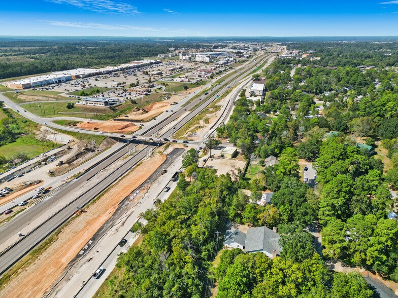 More Photos Of 404 Interstate 45 S, Huntsville Industrial For Sale