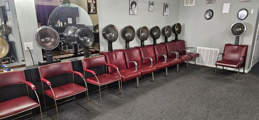 More Photos Of 2801 W Madison St, Louisville Freestanding For Sale