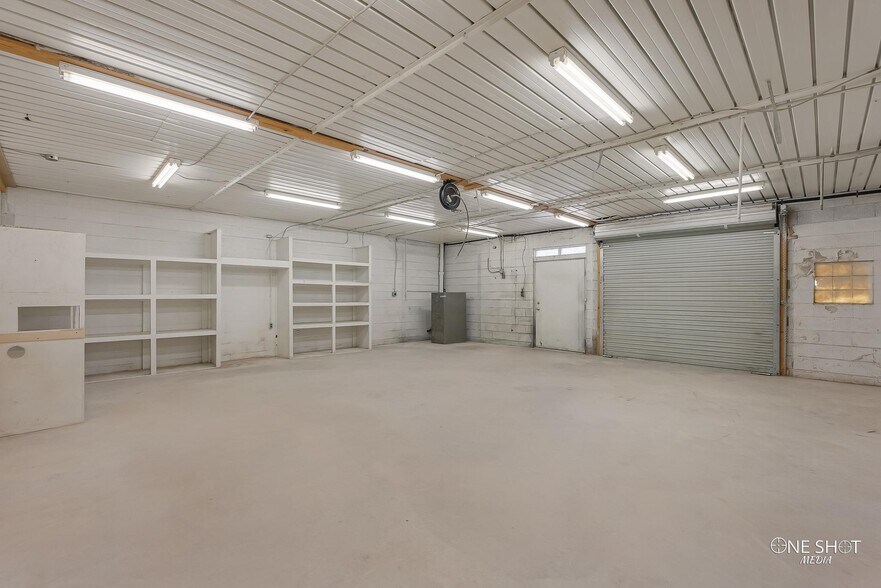 More Photos Of 1929 S Treadaway Blvd, Abilene Showroom For Lease