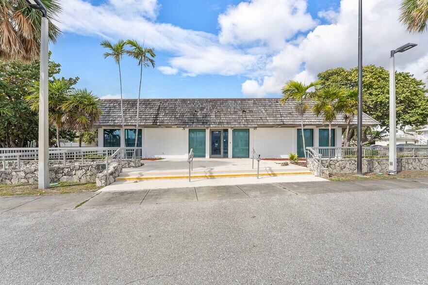 More Photos Of 1200 E Blue Heron Blvd, Riviera Beach Land For Sale