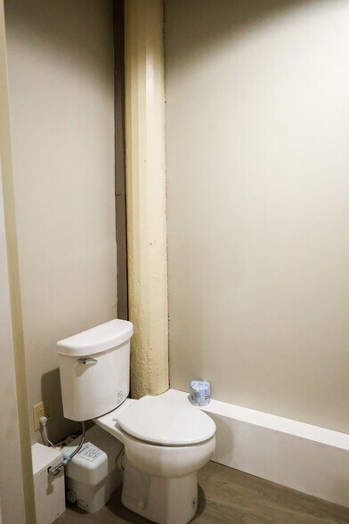 More Photos Of 200 Brookstown Ave, Winston-Salem Loft Creative Space For Lease