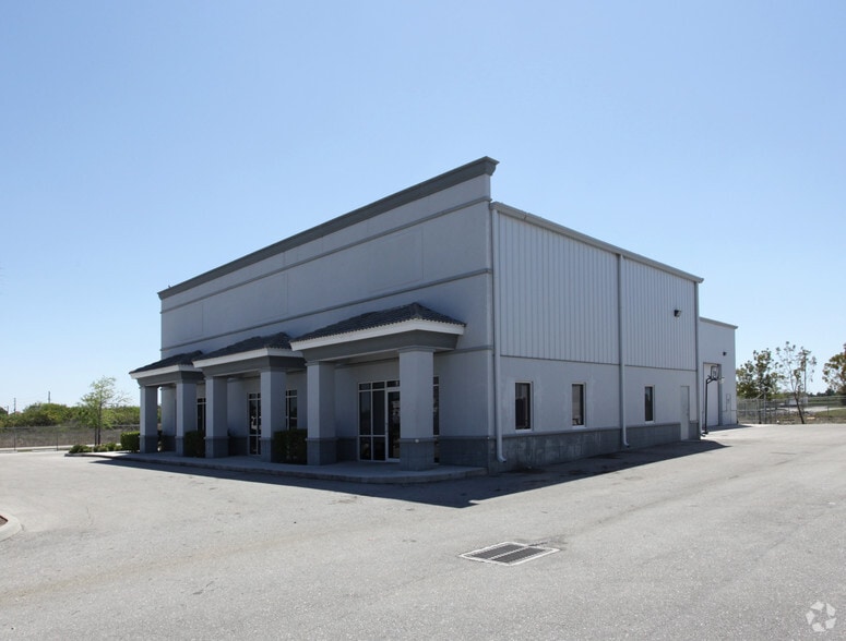 More Photos Of 5450 Lee St, Lehigh Acres Showroom For Lease