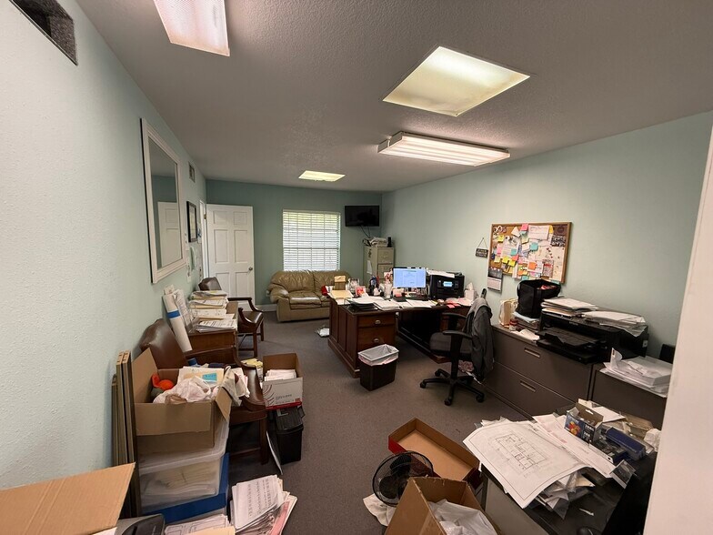 More Photos Of 6807 Benjamin Rd, Tampa Warehouse For Sale