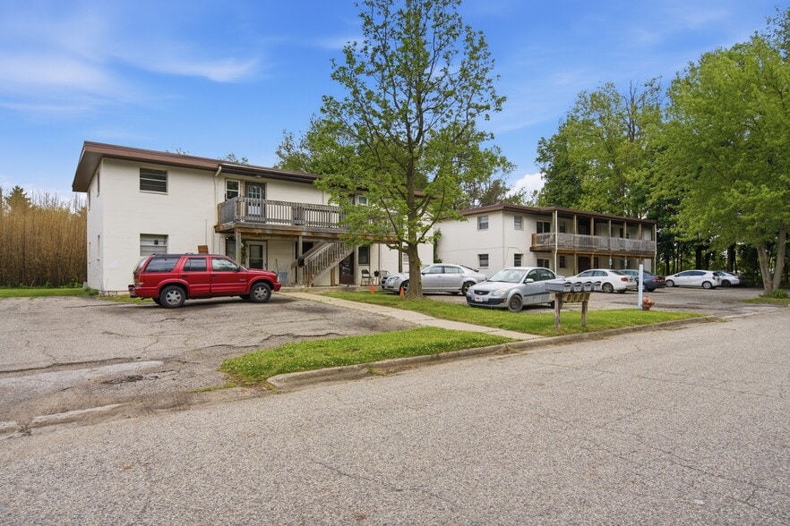 More Photos Of 161 Gale Ave, Galesburg Apartments For Sale
