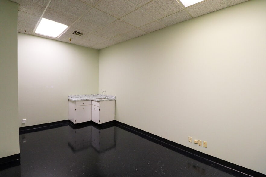 More Photos Of 5840 S Memorial Dr, Tulsa Office For Sale