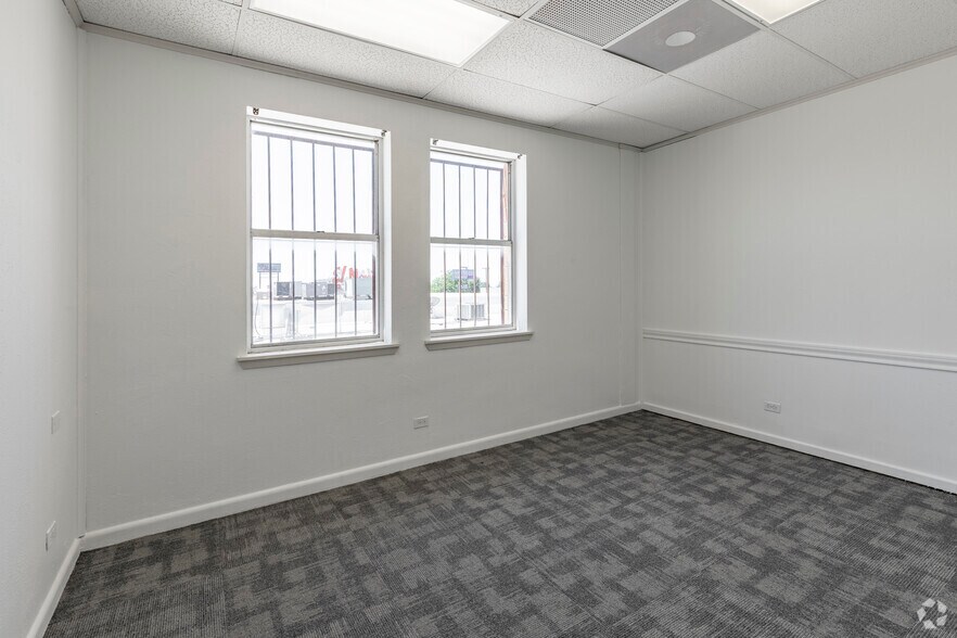 More Photos Of 6836 San Pedro Ave, San Antonio Office For Lease