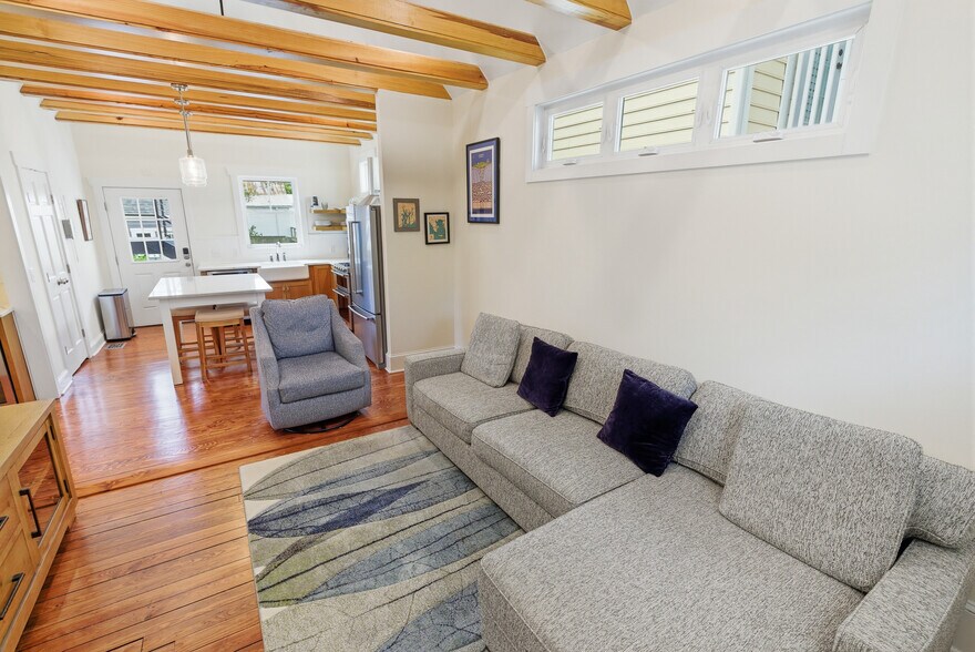 More Photos Of 119 N Davis St, Southport Hospitality For Sale