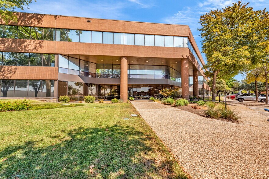 Primary Photo Of 524 E Lamar Blvd, Arlington Office For Sale