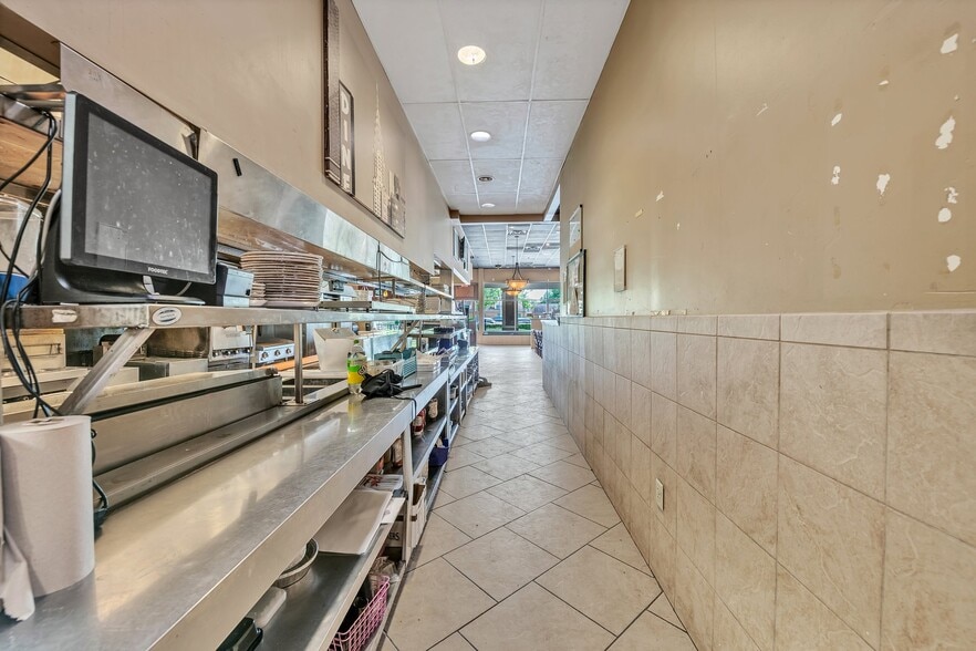 More Photos Of 1036 Volvo Pky, Chesapeake Freestanding For Sale