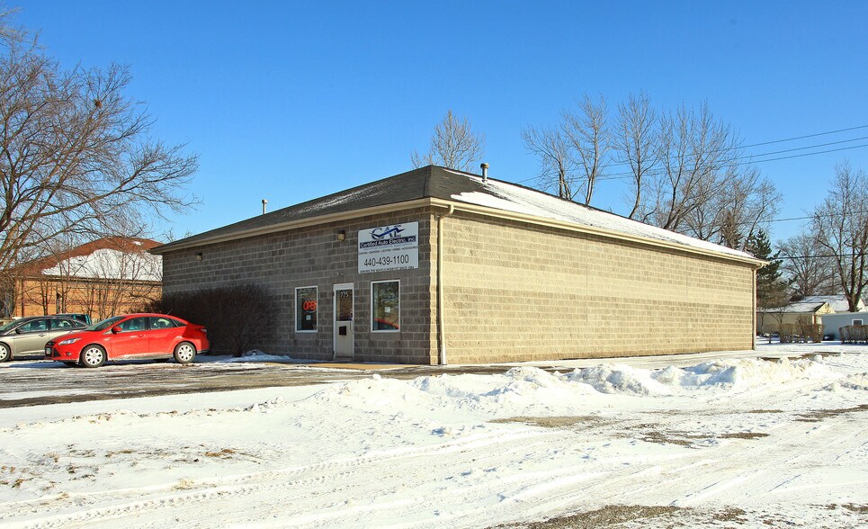 More Photos Of 225 Northfield Rd, Bedford Industrial For Sale